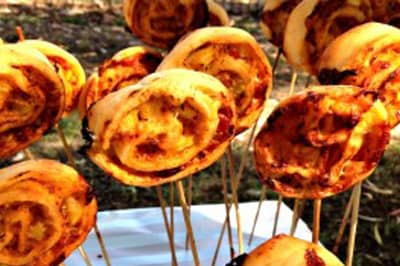 Pizza Pops with Ham, Pineapple and Cheese